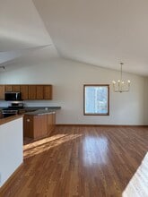 18699 Dylan Dr in Farmington, MN - Foto de edificio - Building Photo