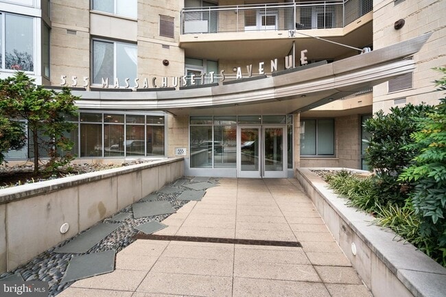 555 Massachusetts Ave NW, Unit 815 in Washington, DC - Foto de edificio - Building Photo