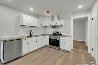 9018 Ozalid Ln in San Antonio, TX - Building Photo - Building Photo