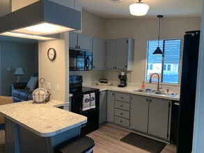 913 Oleander St in Lady Lake, FL - Building Photo - Building Photo