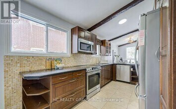 61 Kingslake Rd in Toronto, ON - Building Photo - Building Photo