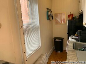 108 Myrtle St, Unit 3 in Boston, MA - Building Photo - Building Photo