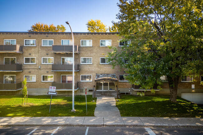 435 Bourke Av in Dorval, QC - Building Photo - Primary Photo