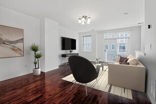 326 Midland Ct in West New York, NJ - Building Photo