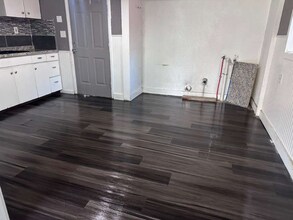 5134 Hillburn Dr in San Antonio, TX - Foto de edificio - Building Photo