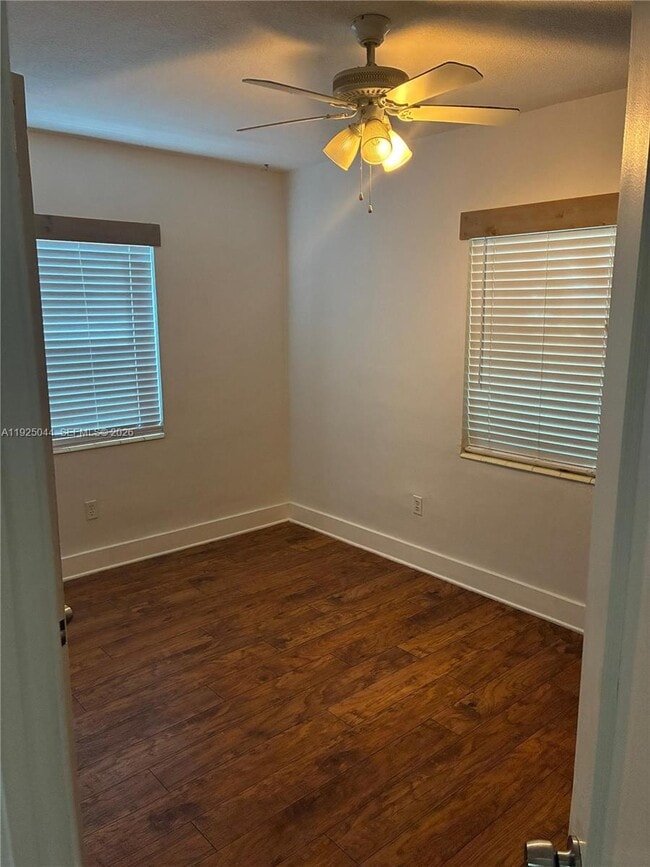 705 E 9th Ct in Hialeah, FL - Building Photo - Building Photo