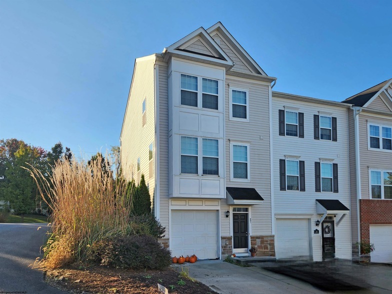 201 Treeline Ln in Morgantown, WV - Building Photo