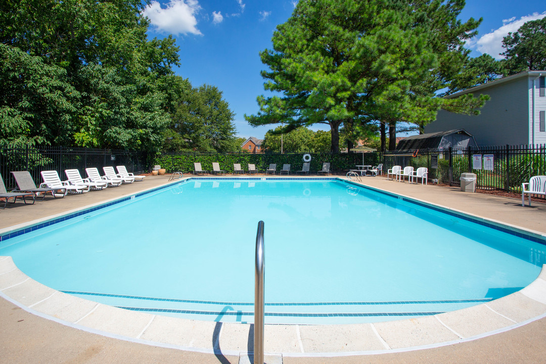 Dove Landing Apartments in Virginia Beach, VA - Building Photo