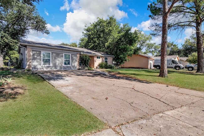 614 Blueberry Ln in Grand Prairie, TX - Building Photo - Building Photo