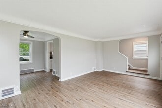 20107 Libby Rd in Maple Heights, OH - Foto de edificio - Building Photo