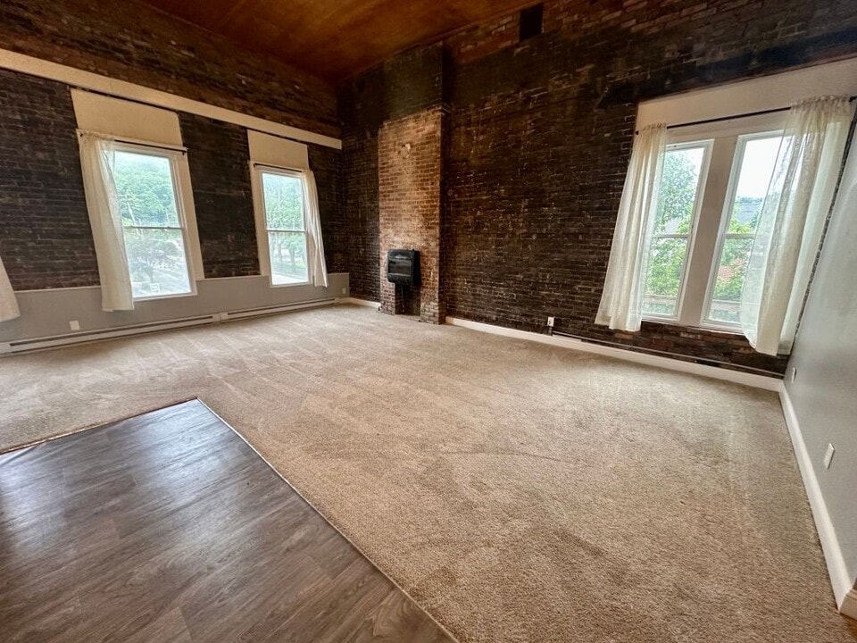 374 3rd St in Troy, NY - Building Photo