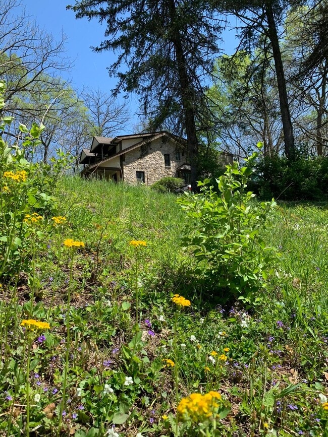 7049 Riverside Dr in Dublin, OH - Building Photo - Building Photo