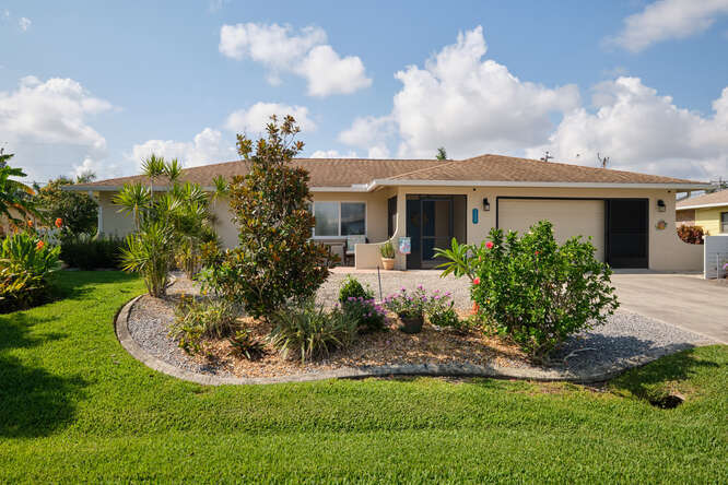 120 SE 3rd Ter in Cape Coral, FL - Building Photo