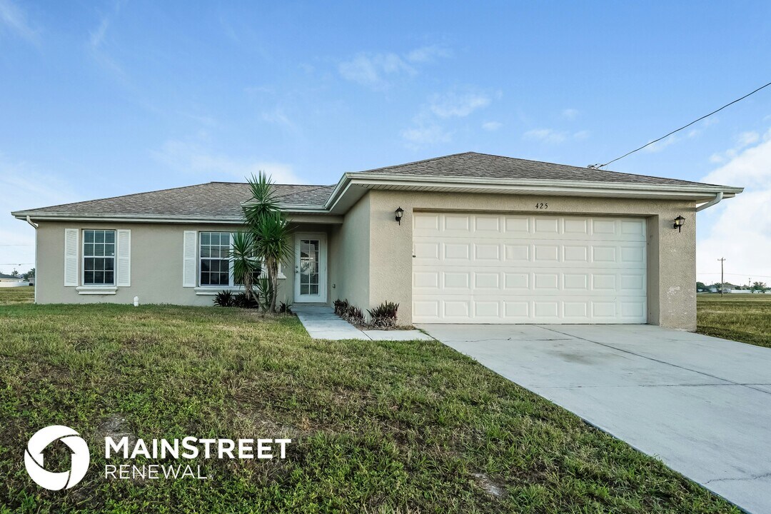 425 NE 15th Terrace in Cape Coral, FL - Building Photo