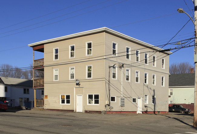 15 Washington St in Augusta, ME - Foto de edificio - Building Photo