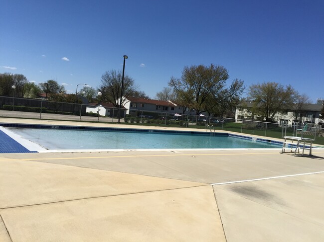 226 Walker Dr in Bolingbrook, IL - Building Photo - Building Photo