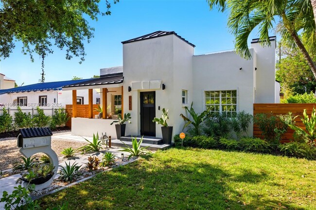 1363 Biarritz Dr in Miami Beach, FL - Building Photo - Building Photo