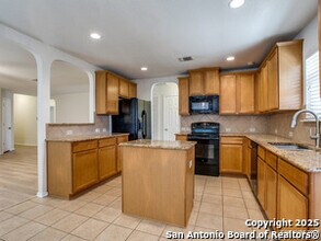 5946 Hematite Rim in San Antonio, TX - Building Photo - Building Photo