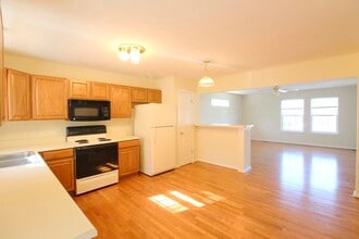 351 Emerson Ln in Harrisonburg, VA - Building Photo - Building Photo