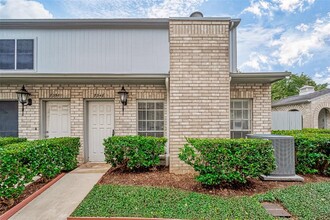 7348 Regency Square Ct in Houston, TX - Building Photo - Building Photo