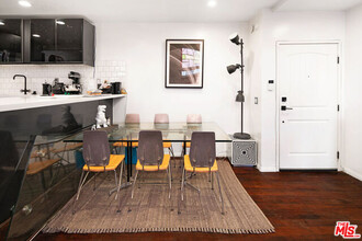 900 N Hoover in Los Angeles, CA - Building Photo - Building Photo