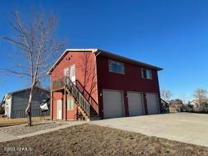 700 2nd ave SE in Watford City, ND - Building Photo