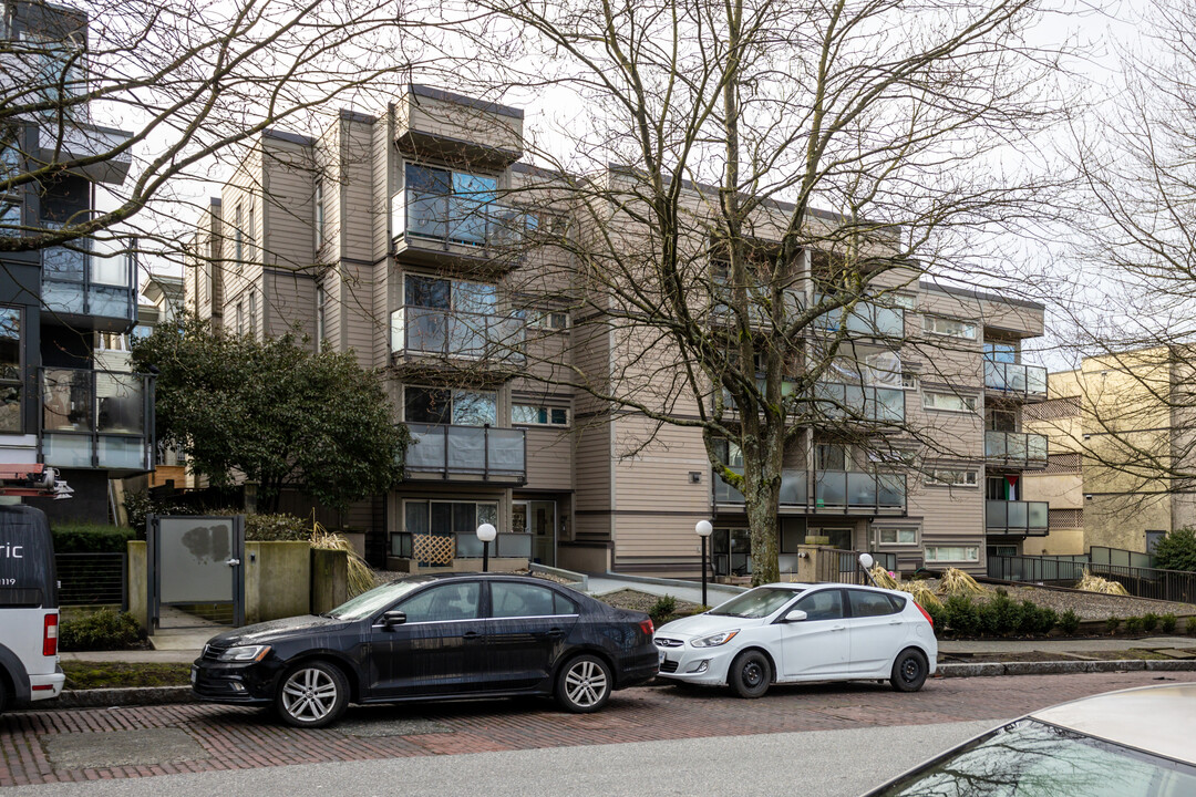 Landview Place in Vancouver, BC - Building Photo