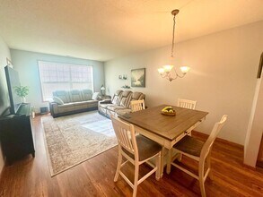 2395 W Benson Ave in St. Paul, MN - Foto de edificio - Building Photo