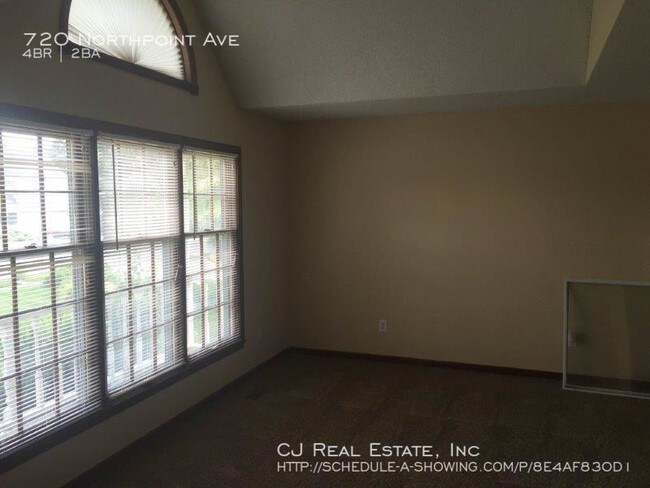 720 Northpoint Ave in Liberty, MO - Foto de edificio - Building Photo