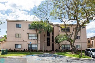 2900 S University Dr in Davie, FL - Foto de edificio - Building Photo