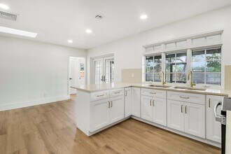 1009 Alamanda Dr in North Palm Beach, FL - Building Photo - Building Photo