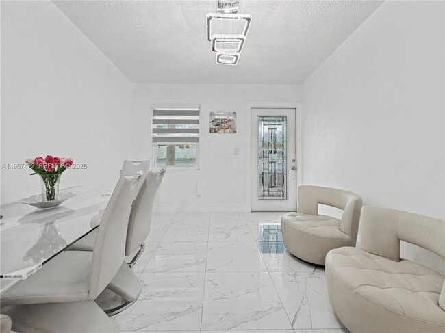 9560 NW 32nd Ave in Miami, FL - Foto de edificio - Building Photo