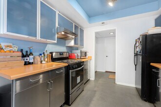 1971 Rodney Dr in Los Angeles, CA - Building Photo - Building Photo
