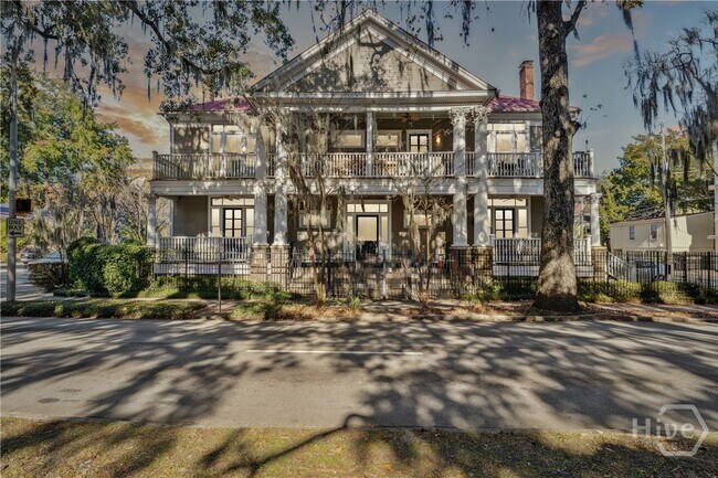 property at 8 W 37th St