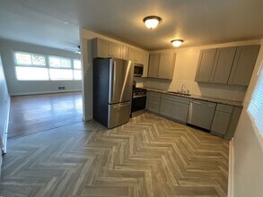 3011 Horse Shoe Dr in Atlanta, GA - Building Photo - Building Photo