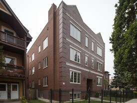 5663 W Higgins Ave in Chicago, IL - Building Photo