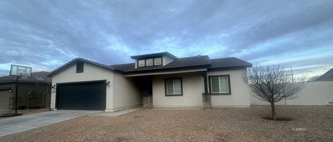 property at 1721 N Eloisa Ln