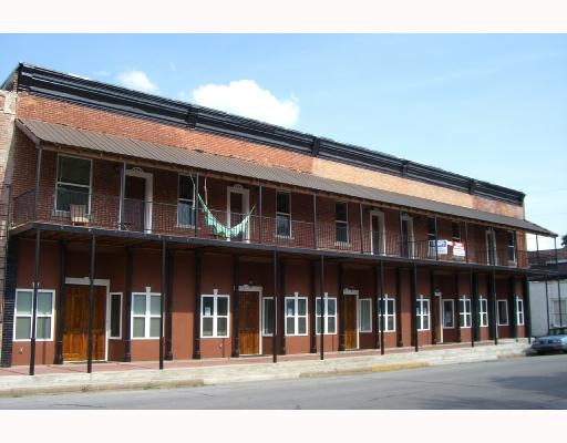 The Creekview Flats in Siloam Springs, AR - Building Photo