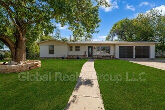 189 National Blvd in Universal City, TX - Building Photo - Building Photo