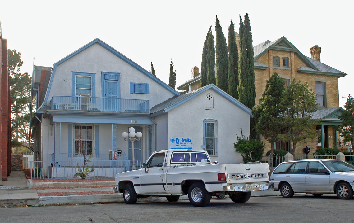 709 Saint Vrain St in El Paso, TX - Building Photo