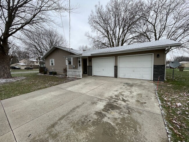 5852-5854 Glenmoor Dr SE in Kentwood, MI - Building Photo - Building Photo