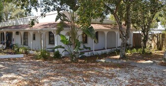 630 N Crooked Lake Dr in Babson Park, FL - Building Photo