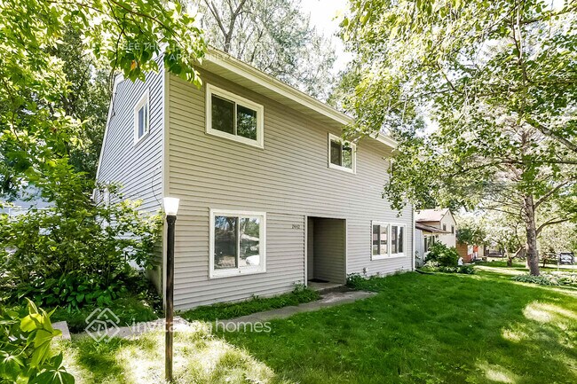 2442 Jansen Ave in White Bear Lake, MN - Building Photo - Building Photo