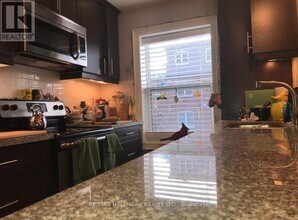 547 Kingston Rd in Toronto, ON - Building Photo - Building Photo