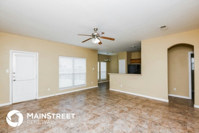 200 Kennedy Ct in Crowley, TX - Foto de edificio - Building Photo