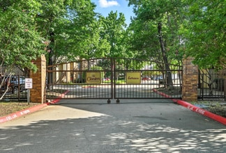 2106 Rainbow Dr in Arlington, TX - Building Photo - Building Photo