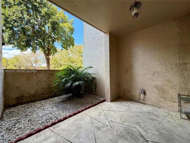 10651 SW 108th Ave, Unit 1D in Miami, FL - Foto de edificio - Building Photo