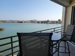 7912 Sailboat Key Blvd S in South Pasadena, FL - Building Photo - Building Photo