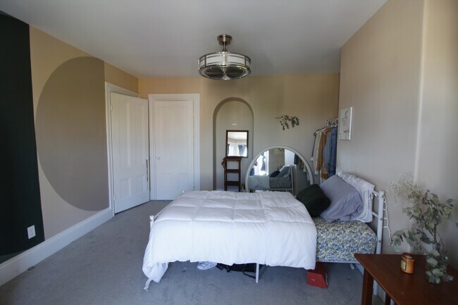 196 Dorchester St, Unit 1 in Boston, MA - Foto de edificio - Building Photo