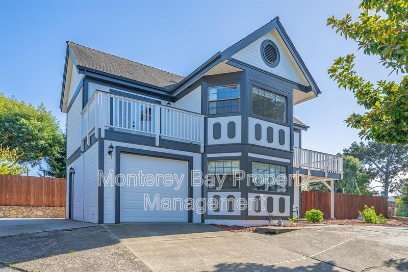 415 Palo Verde Ave in Monterey, CA - Building Photo